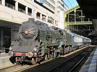 Reconstitution de l'Orient-Express, avec la 231 K 8 et les voitures Pullman CIWL de la SNCF, à Paris-Gare-de-Lyon en septembre 2013[40].