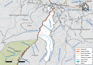 Carte en couleur présentant le réseau hydrographique de la commune