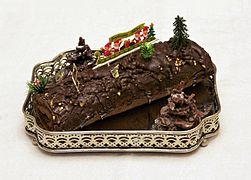 File:Bûche de Noël chocolat framboise maison.jpg (2014-12-24)