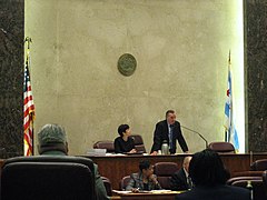 Le Maire de Chicago Richard M. Daley lors d'une réunion au conseil municipal (2008).