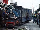 Esta é a "Ferrovia Darjeeling Himalayan", um Patrimônio Mundial, e uma das poucas maquinarias a vapor na Índia.