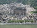 Temple Fengxian des grottes de Longmen (Henan), vue d'ensemble de la grotte du Grand Bouddha, VIIIe siècle.