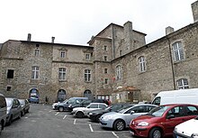 Cour Lafayette, bâtiments de la mairie à droite