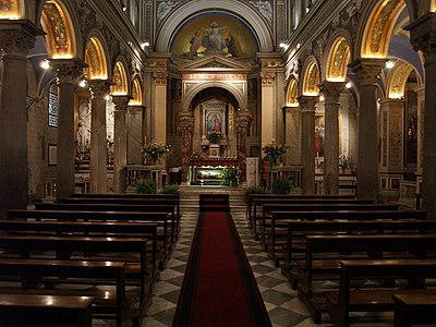 Vista em direção ao altar-mor.