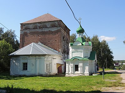 Троицкая церковь и Архангельская часовня. Вид с северо-востока