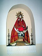 Romería de Santerón: detalle de la imagen de la Virgen de Santerón en su hornacina de la iglesia de Algarra, Cuenca, año 2005.