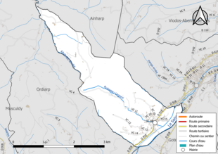 Carte en couleur présentant le réseau hydrographique de la commune