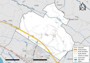 Carte en couleur présentant le réseau hydrographique de la commune