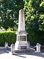 Le monument aux morts en face de l'église (avr. 2013).