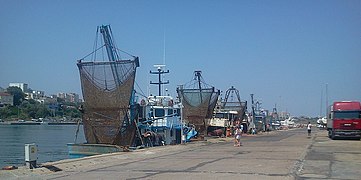 Chalutiers de pêche aux escargots de mer desservant les restaurants de Constanța.