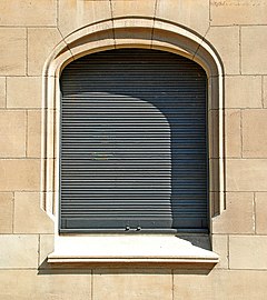 Low arch window