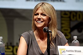 Kaitlin Olson dans le rôle de Deandra « Sweet Dee » Reynolds