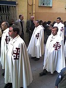 Chevaliers de l'ordre du Saint-Sépulcre qui suivent la Procession.