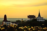 Frangipani flowers at Phra Nakhon Khiri Historical Park, Phetchaburi Province, Thailand. צולם ע"י: Kritmongkholrat Arunsuriya