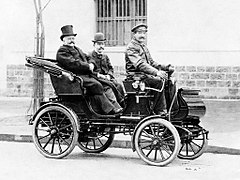 Armand Peugeot (PDG fondateur de Peugeot automobile en 1889)