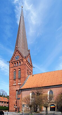 Lauenburg, Kirche St. Maria Magdalena, Turm und Südwand links