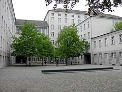 La cour centrale du Bendlerblock à Berlin où l'équipe n'a pas eu l'autorisation de tourner.