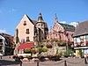 Burg Egisheim und die Leokapelle in der Ortsmitte von Eguisheim