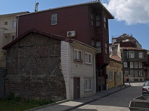 Casas tradicionais otomanas em madeira na Ibadethane Sokak, Zeyrek