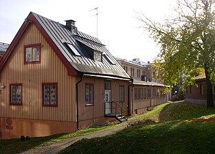 Hus D, och därbakom hus E.