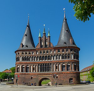 18. Platz: J.-H. Janßen mit Das Holstentor in der Lübecker Altstadt