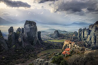 Meteora rock formation with monasteries on top of them, Greece Foto di Stathis Floros