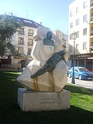 Monumento al imaginero de Coreses Ramón Álvarez en la Plaza Mayor