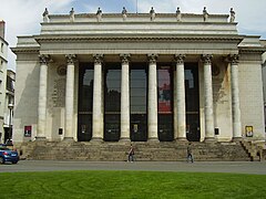 Le théâtre Graslin, avant les travaux de réaménagement de la place.