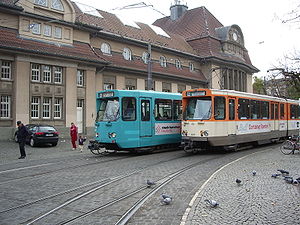 Baureihe Pt in alter und neuer Farbgebung am Südbahnhof