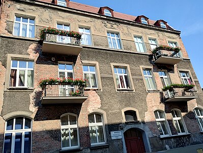 Main frontage on the street