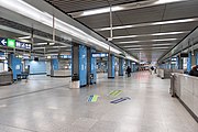 Line 4 & 9 concourse