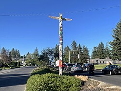 Totem Pole on Country Homes Boulevard