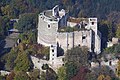 Central structure with Bergfried (Living quarters, Donjon, on the left) and chapel tower (on the right) from the south