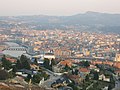 À gauche, de haut en bas, les ponts des Tirantes, de Santiago et du Bourg.