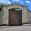 Porche du pavillon de l'abbesse daté du XVIIIe siècle.