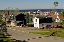 Des maisons devant le port en 2010.