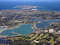 Vue aérienne des lacs salés de l'île.