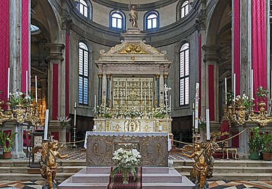   Altarpiece and main main altar