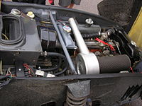 The strut bar also serves as mounting bracket for the overflow container of the mk2 Saab Sonett.