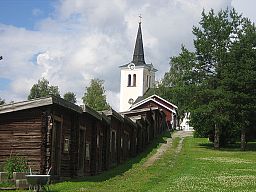 Revsunds kyrka med kyrkstallar