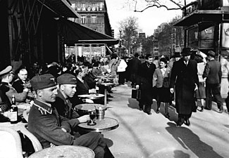 German Luftwaffe soldiers at a Paris café, 1941 (Bundesarchiv)