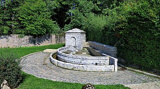 La fontaine-lavoir-abreuvoir.