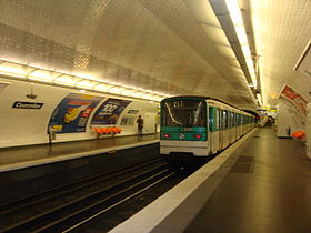 Une rame MF 67 quittant la station en 2010.