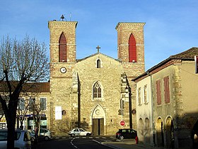 Église Saint-Pierre-et-Saint-Paulvue de la place centrale de la bastide