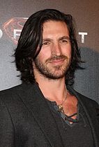 Eoin Macken dans le rôle du Dr T.C. Callahan.