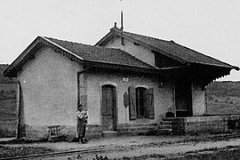 Vers 1910, la gare des voyageurs et des marchandises de Molay.