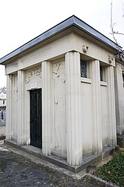 Simplified reinterpretations of the Doric columns (with a basic rectangular capital or base, or just as a shaft) – Grave of Gustave Simon in Préville Cemetery, Nancy, France, unknown architect (after 1926)