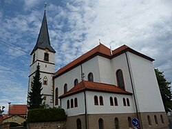 Blick auf den Kirchenbau