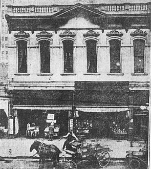 Jones Block sometime between 1886–1895 when home to J. W. Robinson's Boston Dry Goods store.