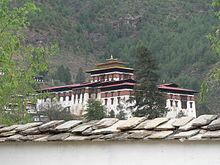 Die Burg Rinpung Dzong (auch Paro Dzong genannt).